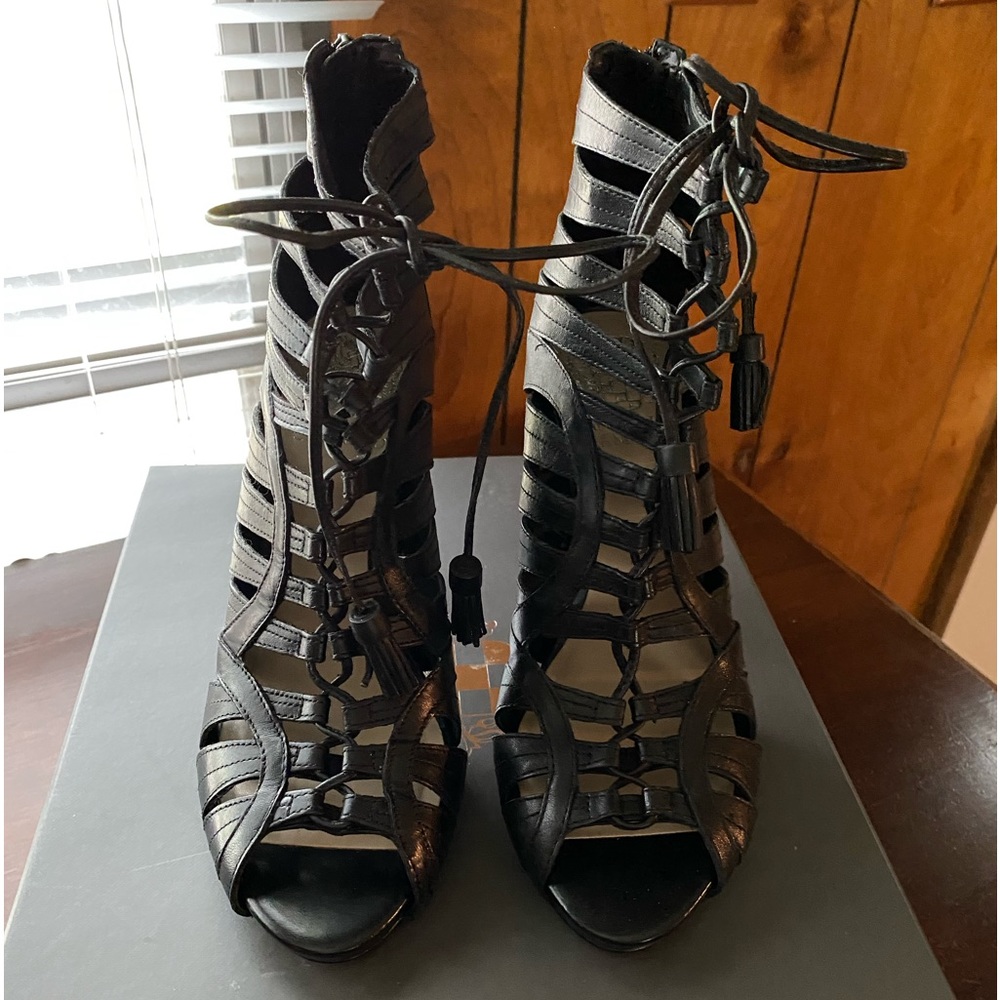 Stunning pair of Vince Camuto Narrital dress sandals NIB SZ 7